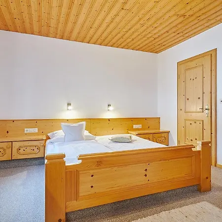 Haus Leiter Guest house