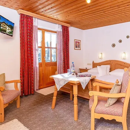 Haus Leiter Guest house