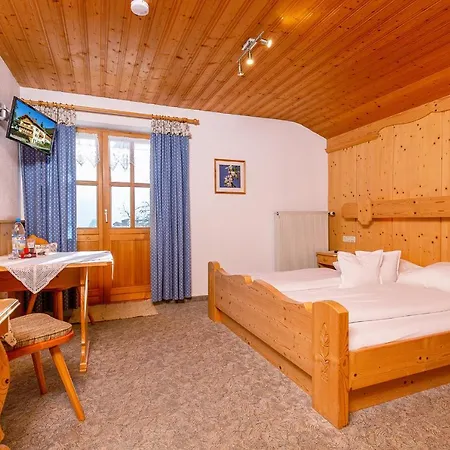 Haus Leiter Guest house